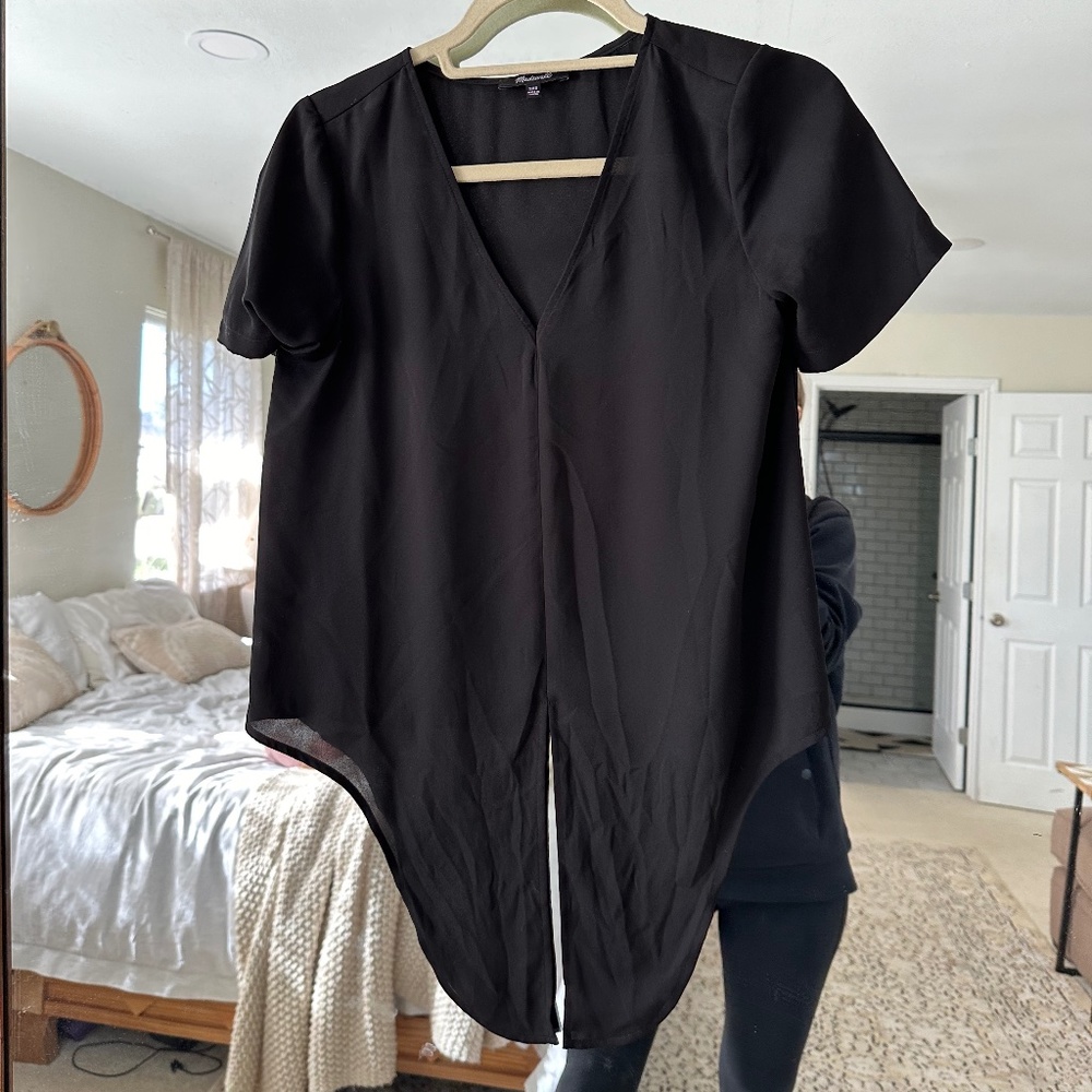 Madewell knotted cropped black tee